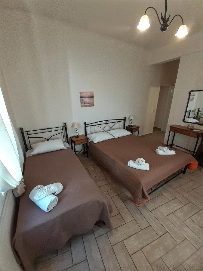 Central 9 Rooms Ermoupoli Buitenkant foto