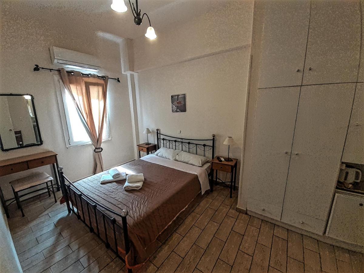 Central 9 Rooms Ermoupoli Buitenkant foto