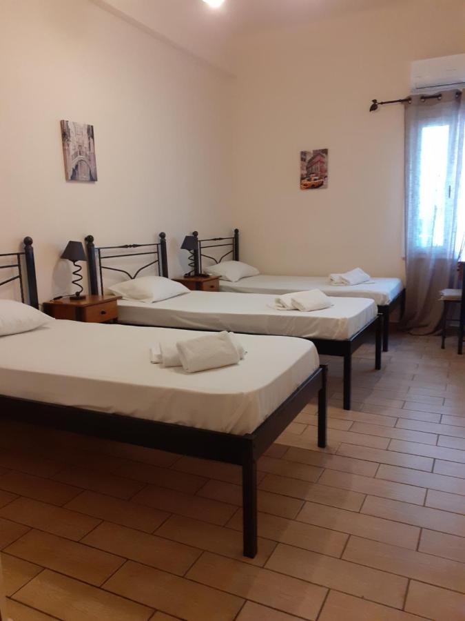 Central 9 Rooms Ermoupoli Buitenkant foto