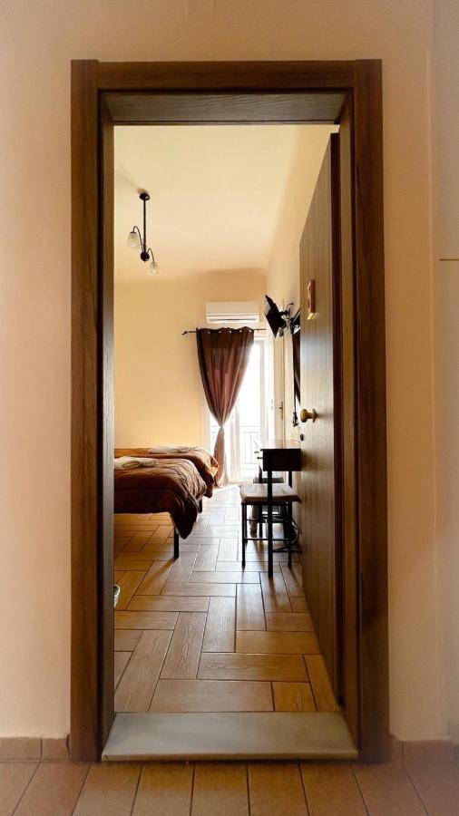 Central 9 Rooms Ermoupoli Buitenkant foto