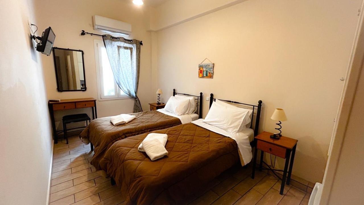 Central 9 Rooms Ermoupoli Buitenkant foto