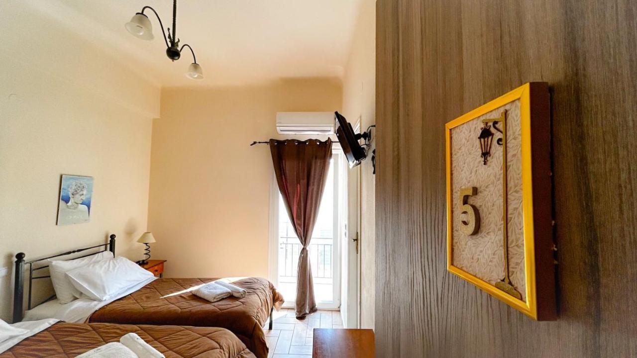 Central 9 Rooms Ermoupoli Buitenkant foto