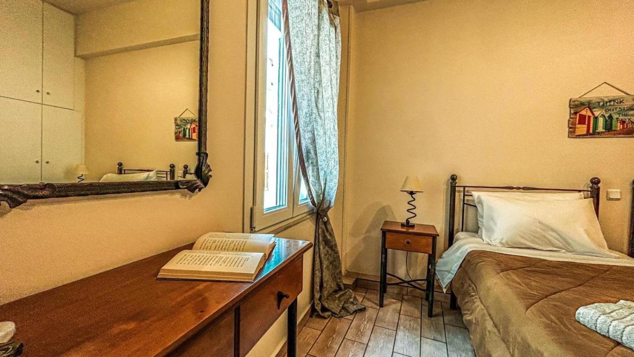 Central 9 Rooms Ermoupoli Buitenkant foto