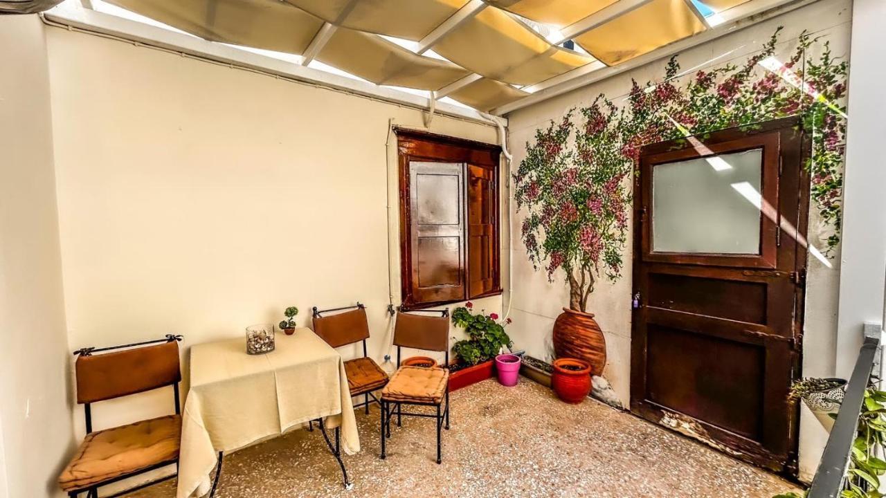 Central 9 Rooms Ermoupoli Buitenkant foto