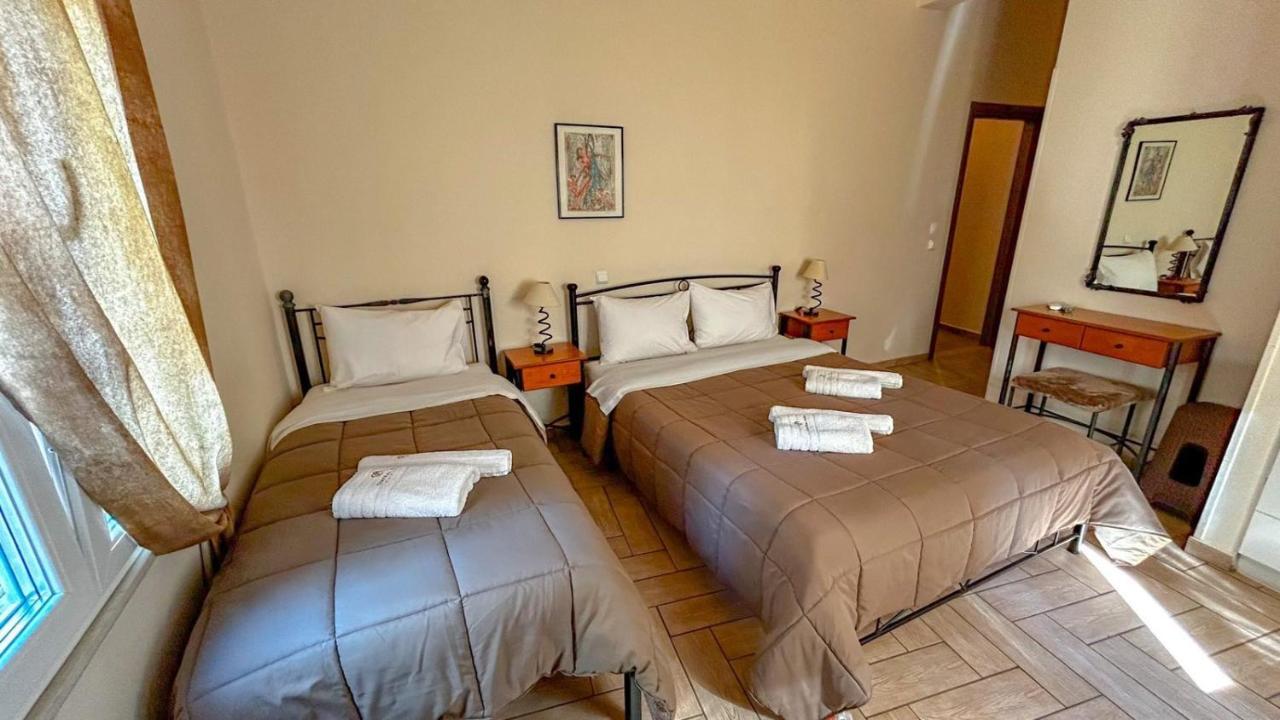 Central 9 Rooms Ermoupoli Buitenkant foto