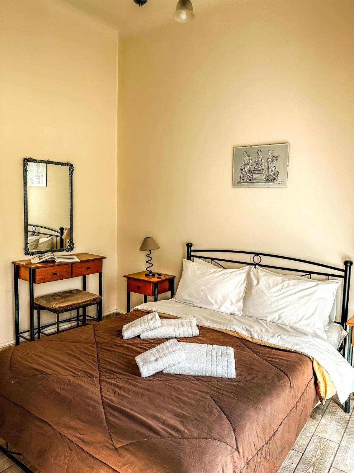 Central 9 Rooms Ermoupoli Kamer foto