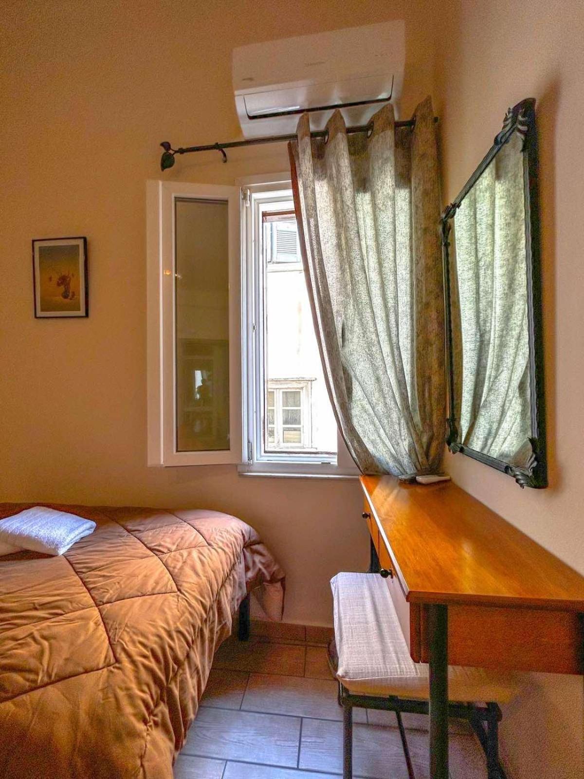 Central 9 Rooms Ermoupoli Kamer foto