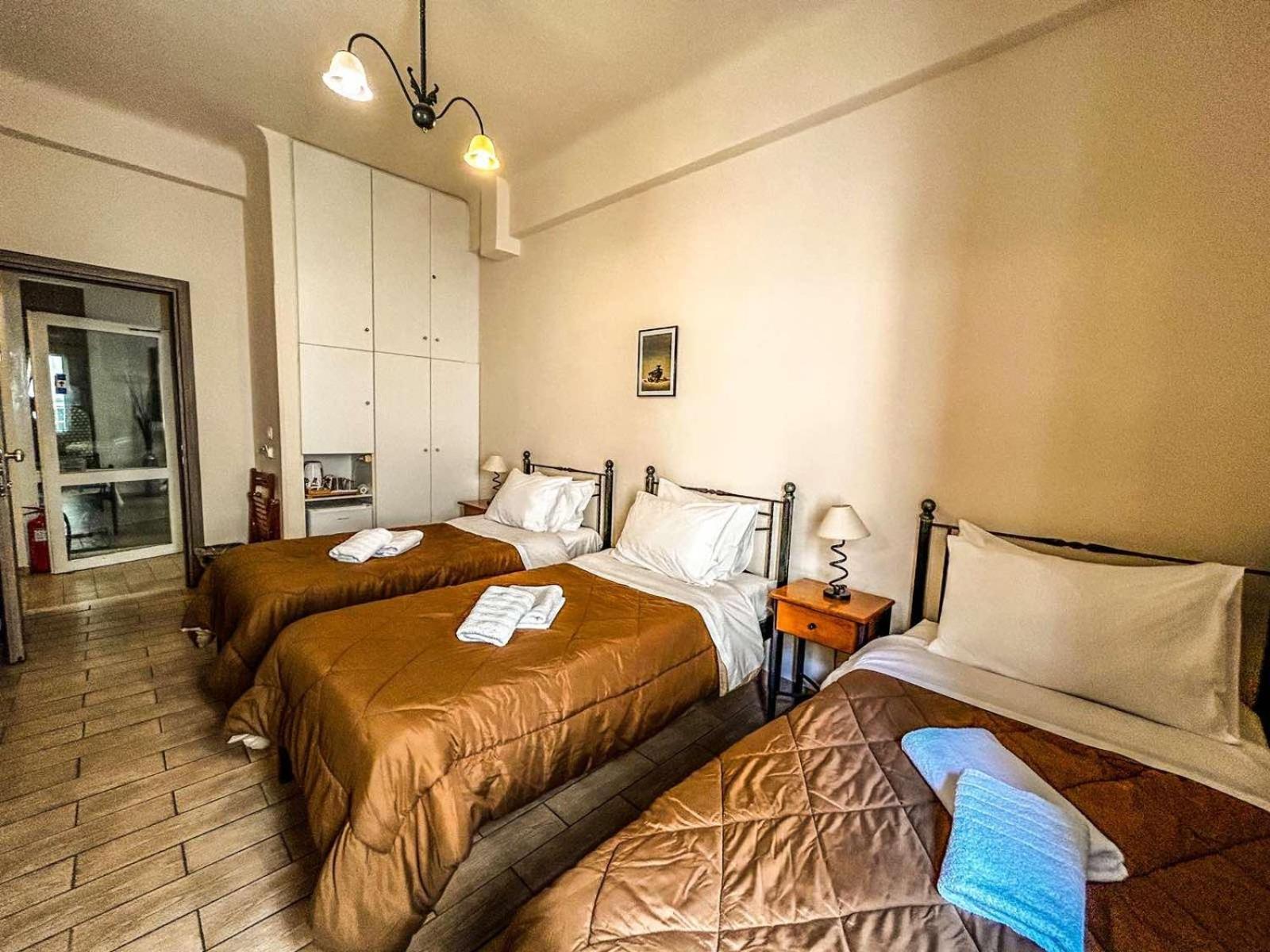 Central 9 Rooms Ermoupoli Kamer foto