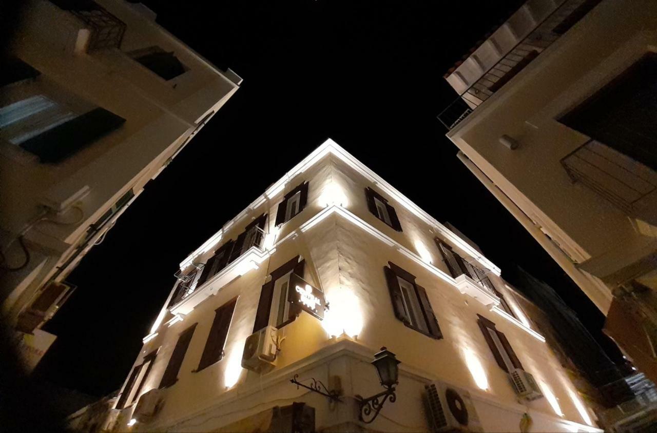 Central 9 Rooms Ermoupoli Buitenkant foto