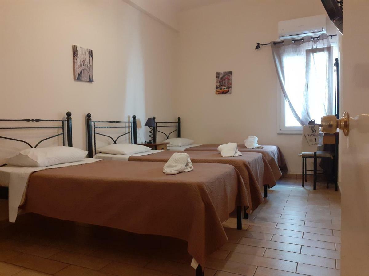 Central 9 Rooms Ermoupoli Buitenkant foto